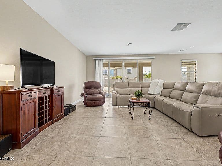 29981 W Earll Drive photo 5