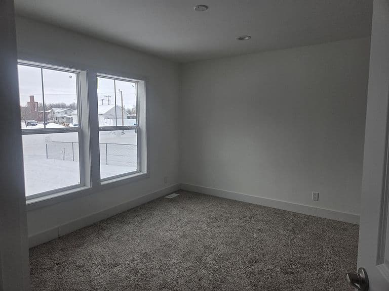 420 Custer St photo 4