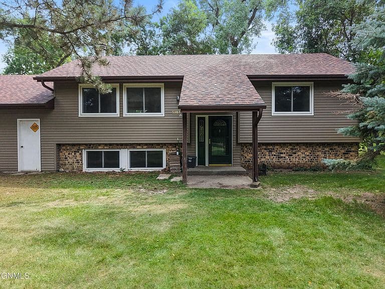 5903 Magnolia Dr photo 2