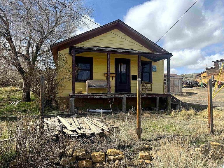 251 2nd St photo 1