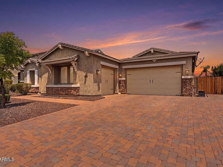 9358 W FOOTHILL Drive photo 2