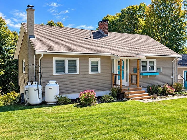 266 Mountain Street photo 3