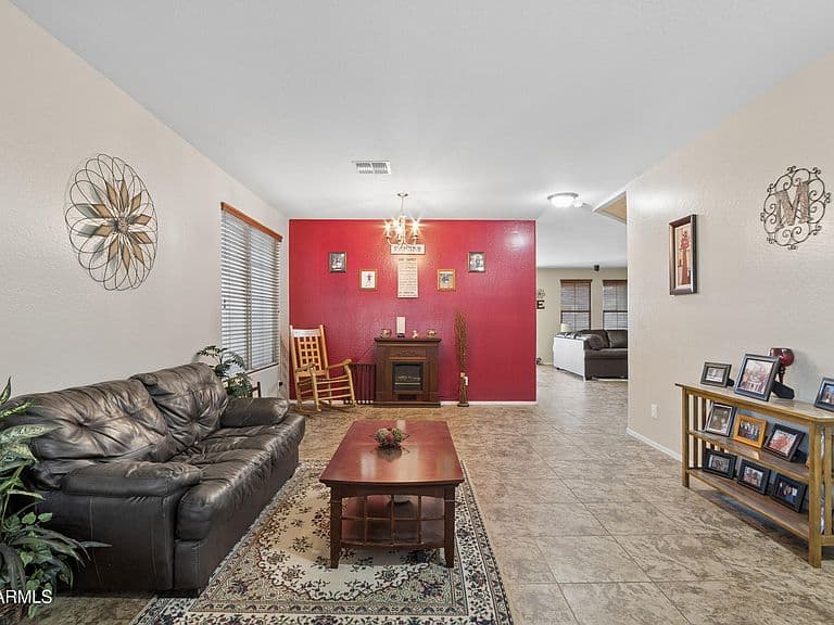18049 W IVY Lane photo 4