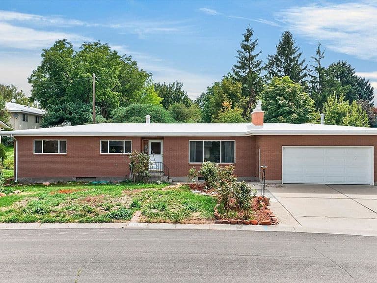 123 Drake Ave photo 1