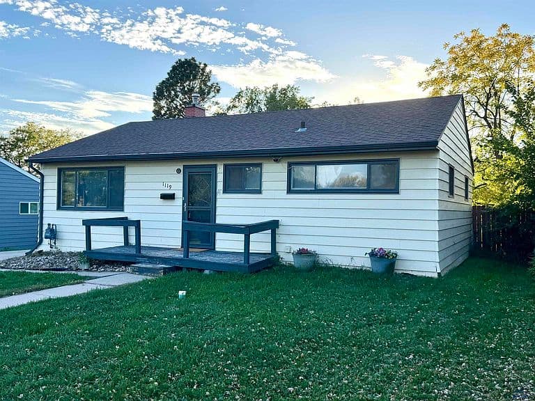 1119 Northeast Dr photo 2