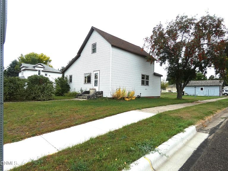 620 N Broadway St photo 1