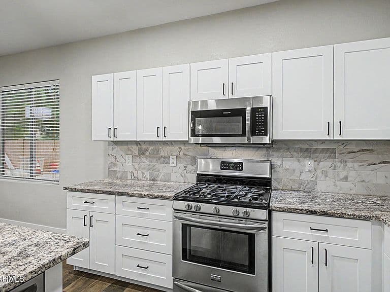 353 E CHELSEA Drive photo 2