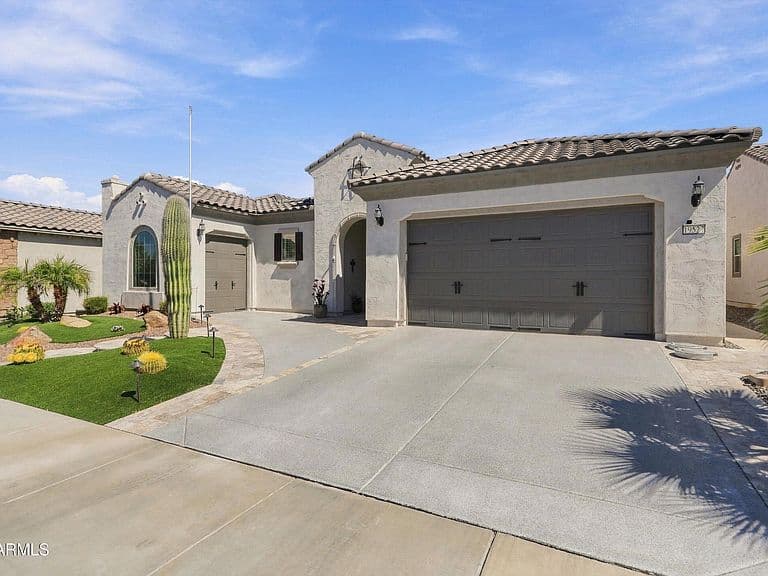 19527 N 265TH Drive photo 4