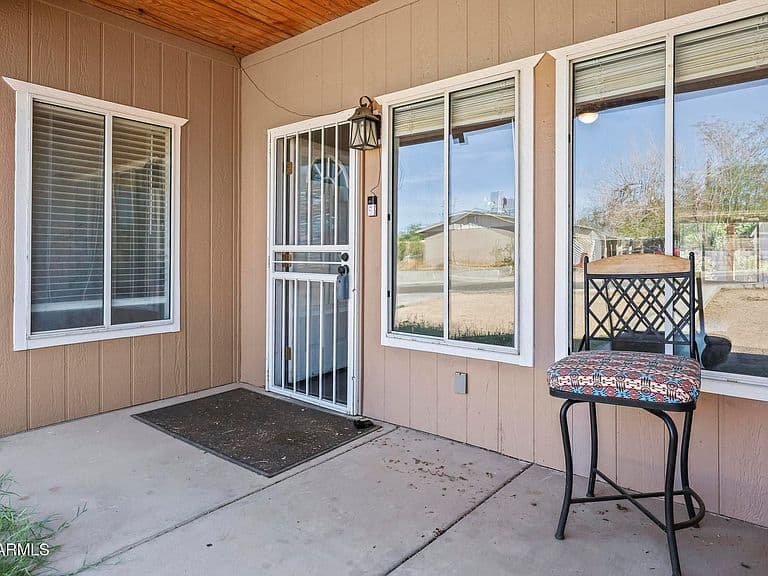 345 N MADISON Street photo 4