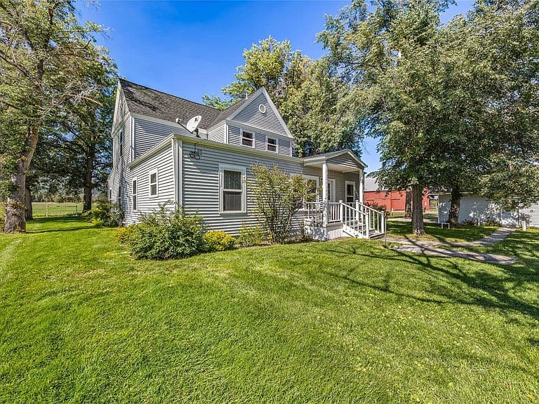 926 Orchard Dr photo 3