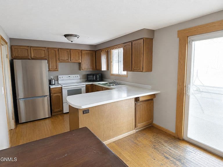 2114 8th Ave E photo 2