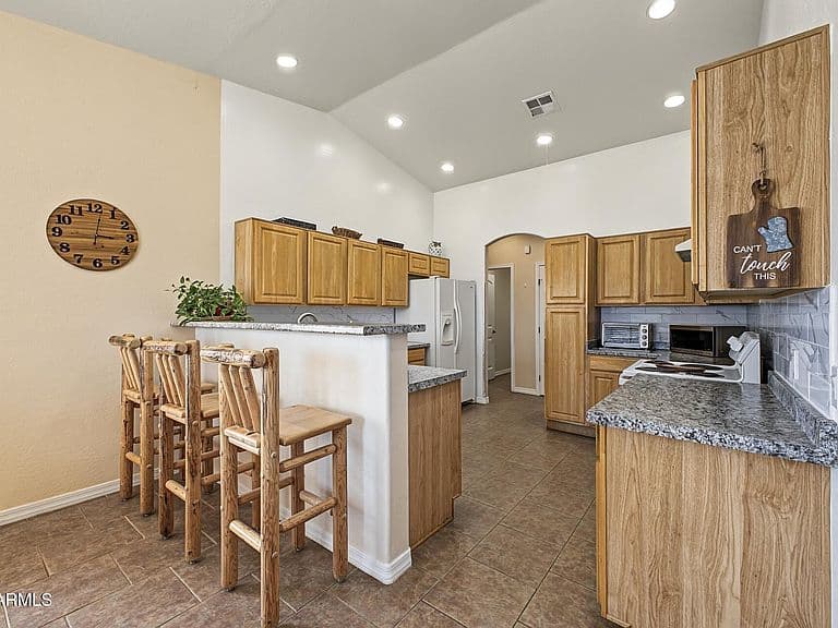 1111 E SHEPHERDS Way photo 3