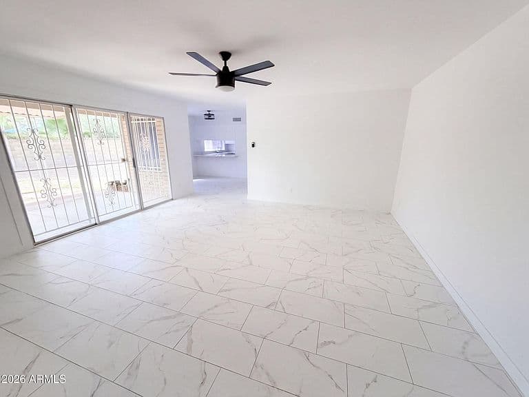 4427 W DAHLIA Drive photo 3