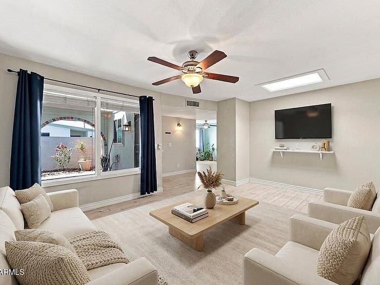 410 W LAGUNA Drive photo 1