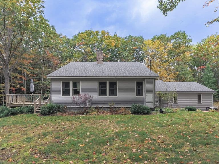 565 Old County Road photo 1