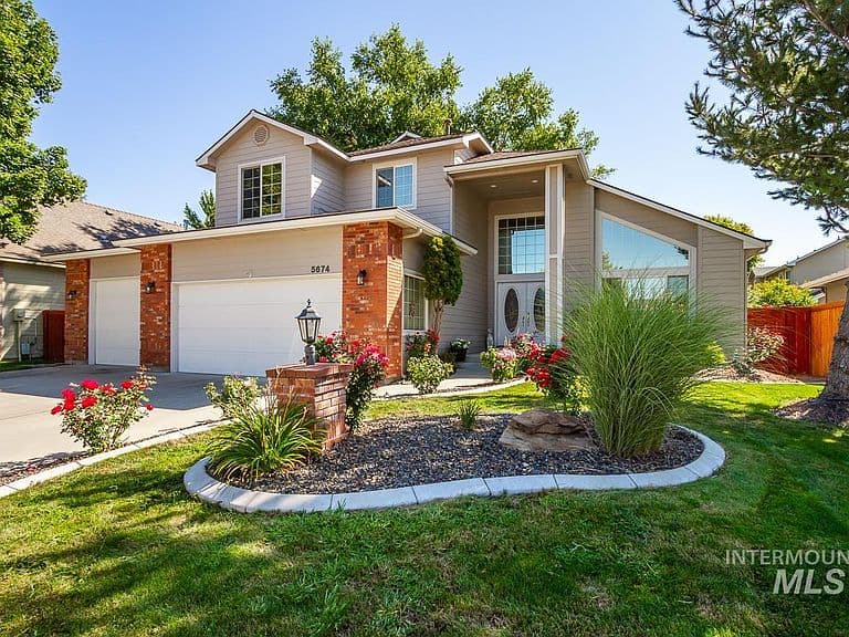 5674 N Heathrow Way photo 1