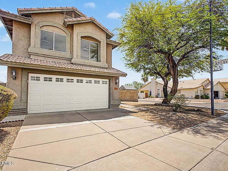 3301 E MARCONI Avenue photo 2