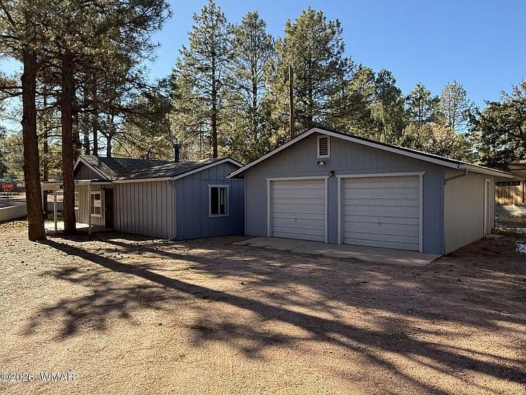 2058 Pinehaven Ln photo 1