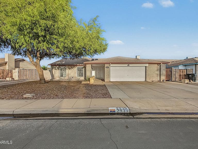 2935 S MOLLERA -- photo 1