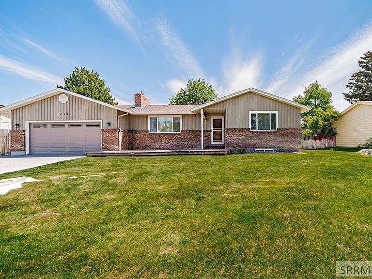 694 Ruth Ave photo 1