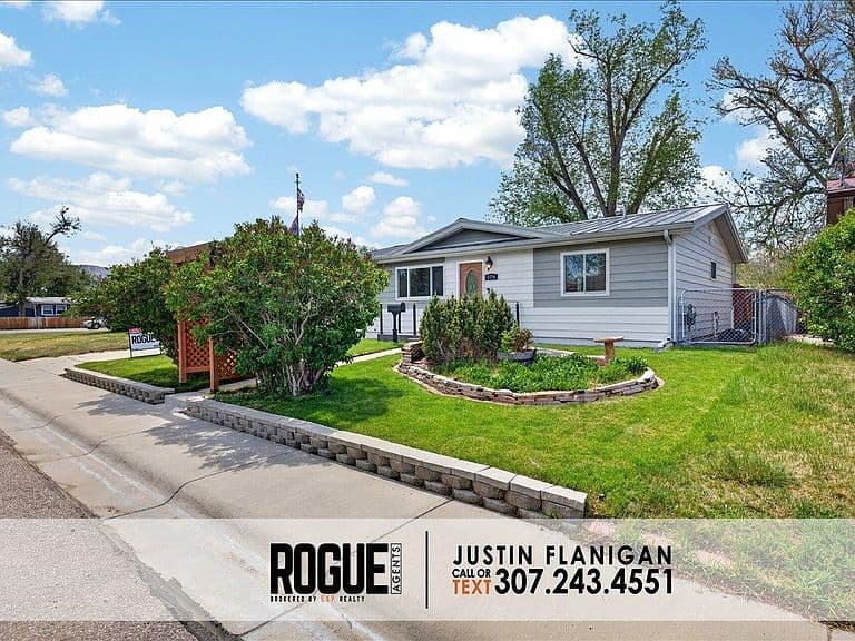 1774 Laramie Ave photo 5