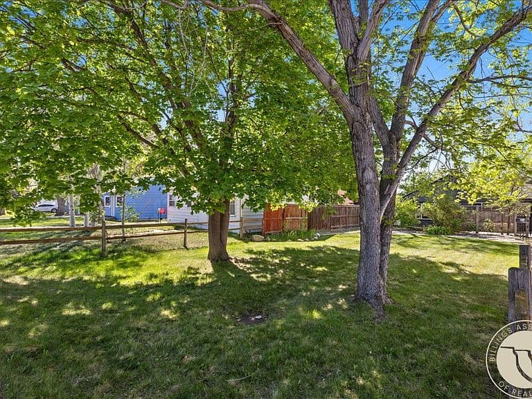 1240 Parkhill Dr photo 4