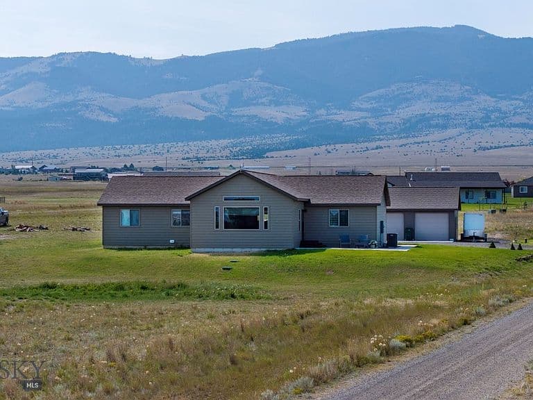 12 Grace Dr photo 4