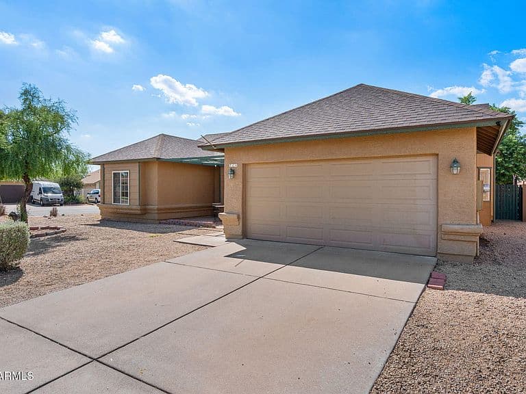 704 N Brandon Drive photo 2
