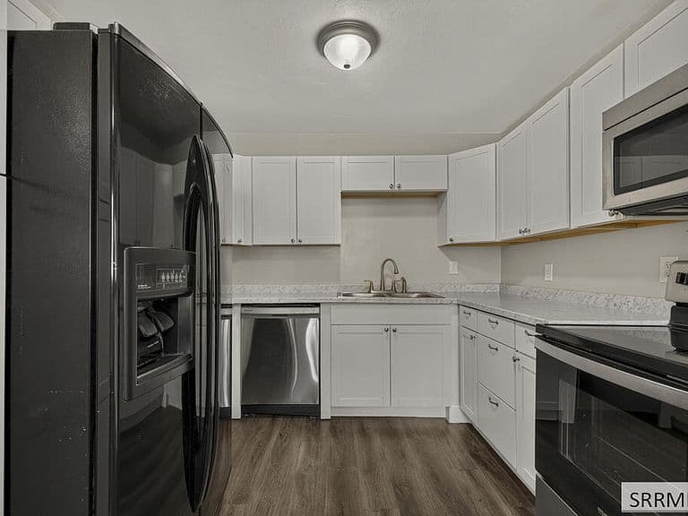 657 1st W photo 3