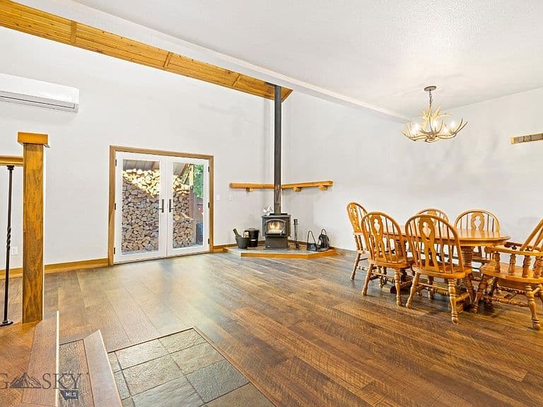 1601 W Olive St APT 8 photo 2