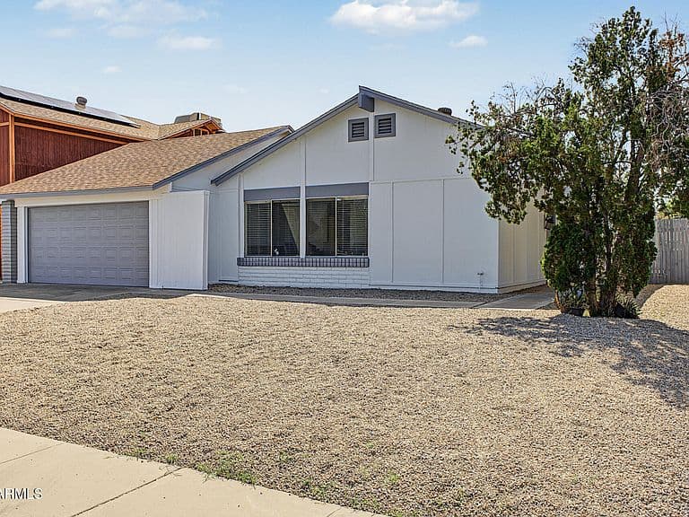 4211 E VINEYARD Road photo 3