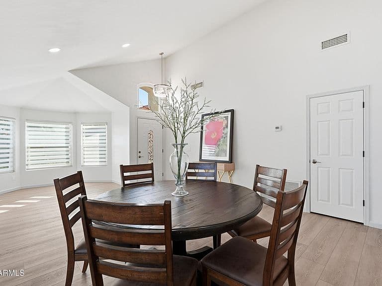 5958 E Kelton Ln photo 4