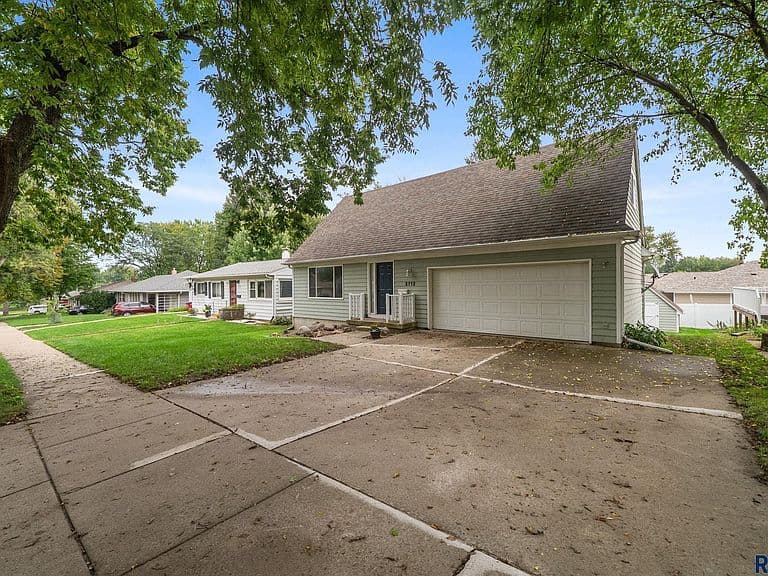 2112 S Holly Ave photo 2