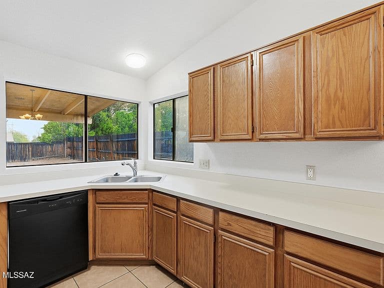 2570 W Sunset Rd photo 3