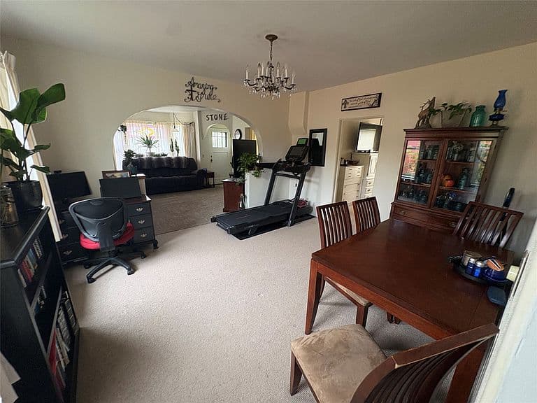 1201 Leslie Ave photo 4