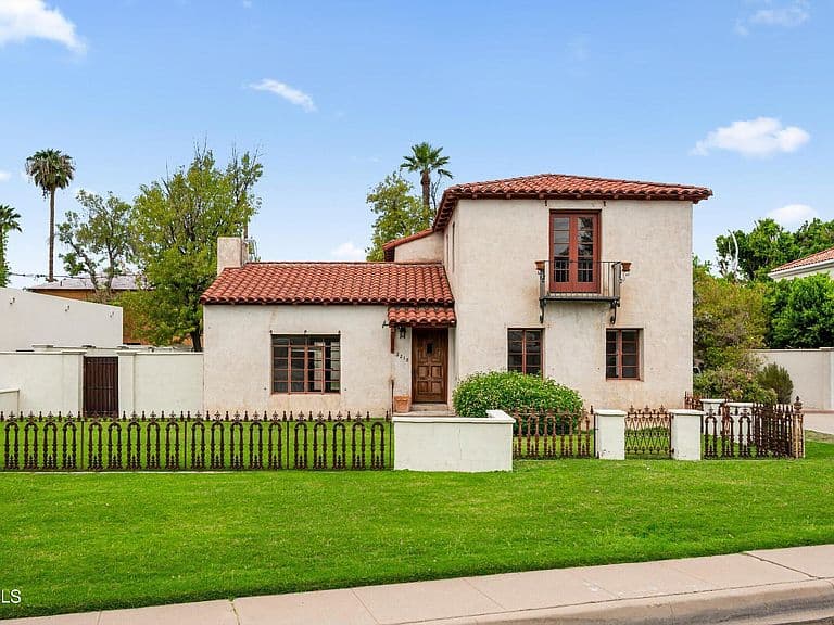 2218 ENCANTO Drive NE photo 1