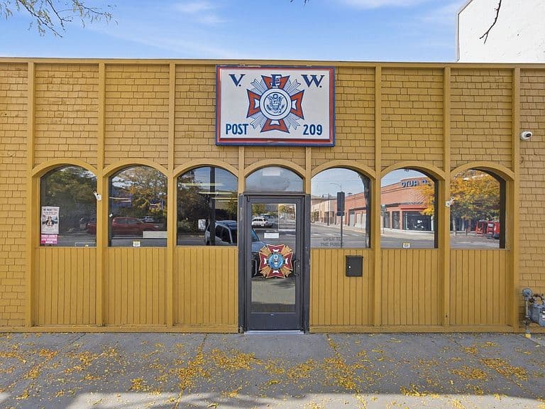 245 W Main St photo 1