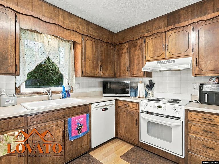 1561 Linda Vista Dr photo 5