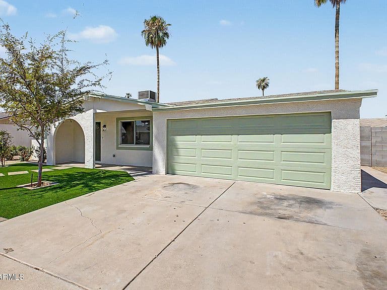 2438 W JACINTO Avenue photo 3