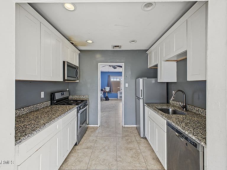 153 E LA CIENEGA Avenue photo 5