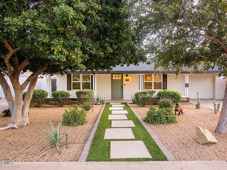 1229 E OREGON Avenue photo 4
