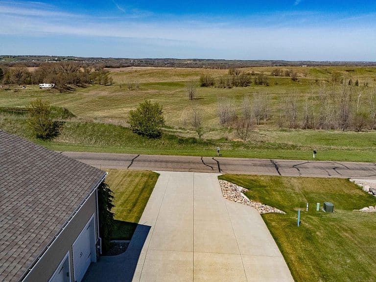 7623 Hawktree Dr photo 3