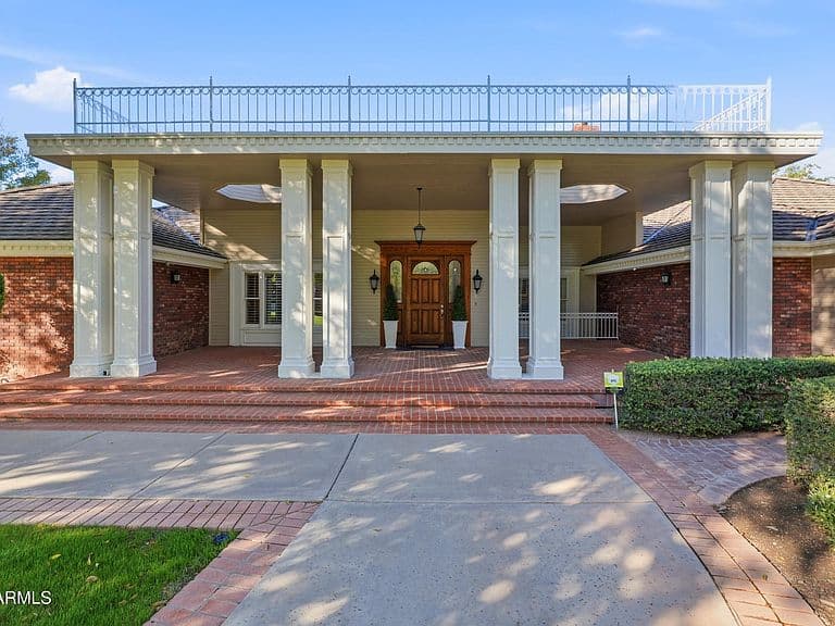 670 E ENCINAS Avenue photo 2