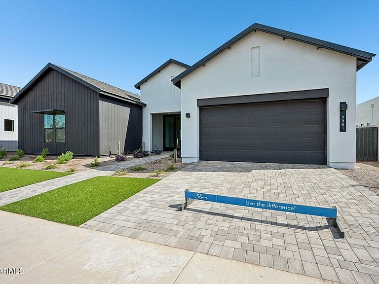 2451 E AQUARIUS Place photo 3
