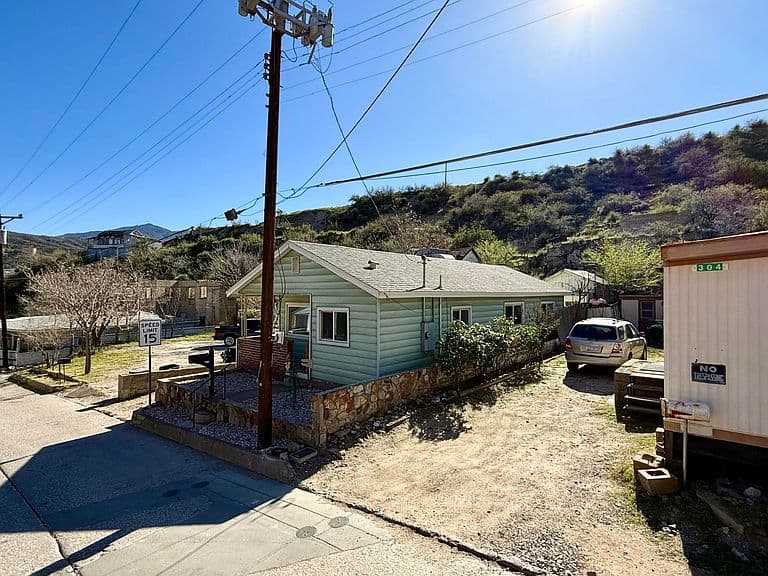 264 N CHISHOLM Avenue photo 2