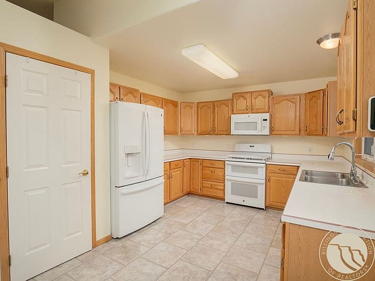 2408 Brook Hollow Dr photo 3