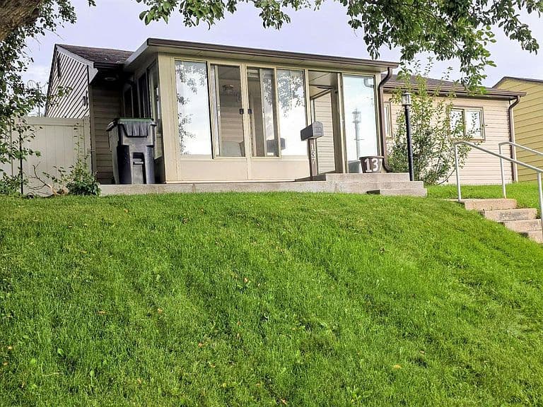 137 King Ct photo 1
