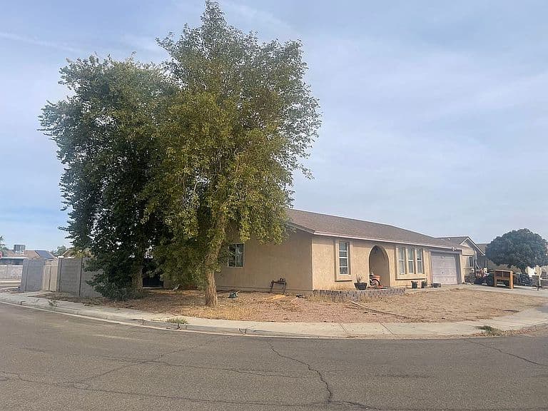 11402 E 28th Pl photo 1