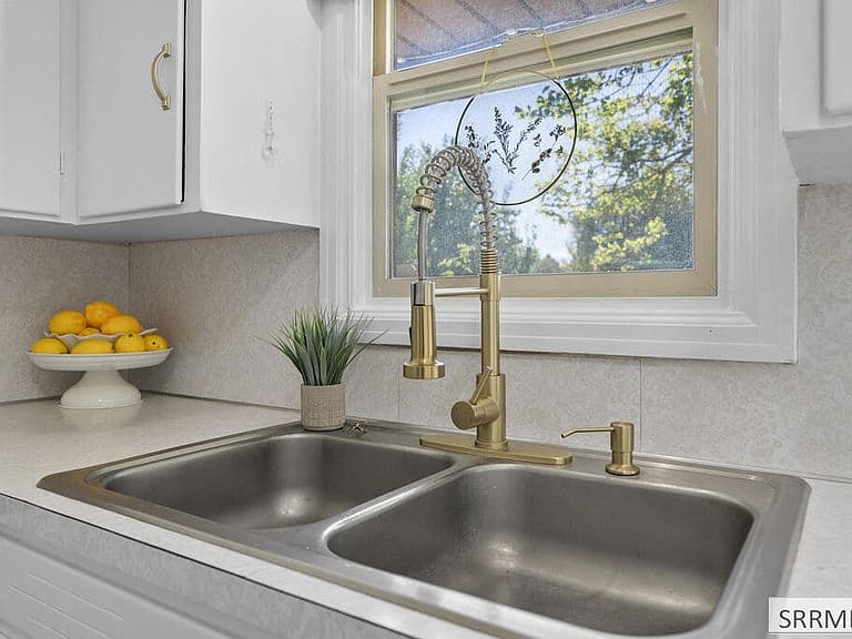 131 Beacon Dr photo 3