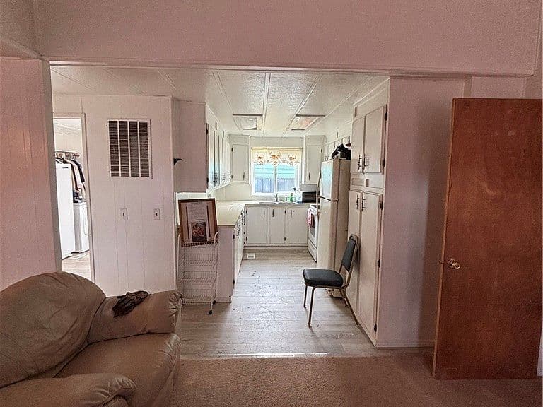 13 Helios Way photo 2